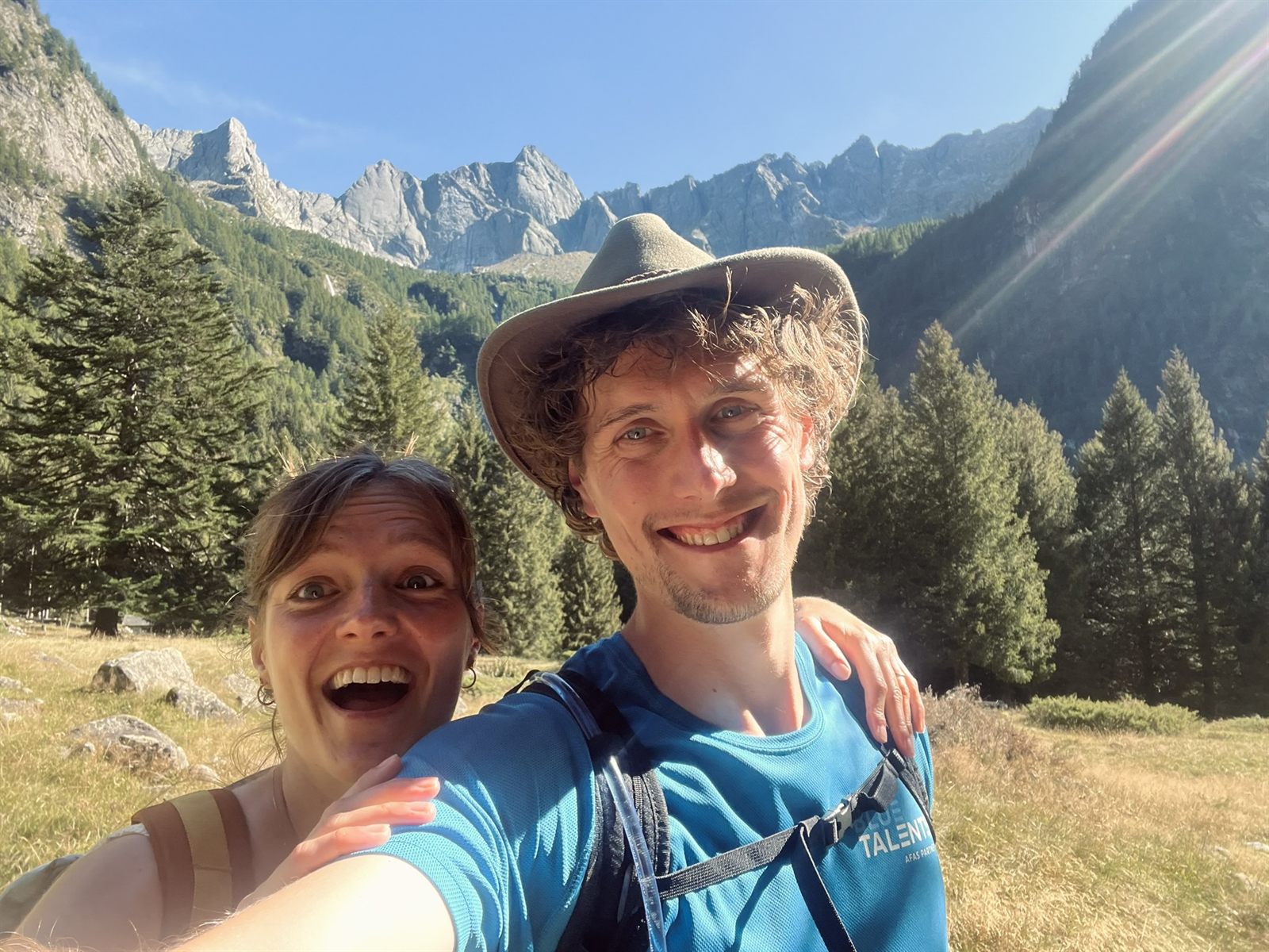 Marc en Saskia in een bergdal